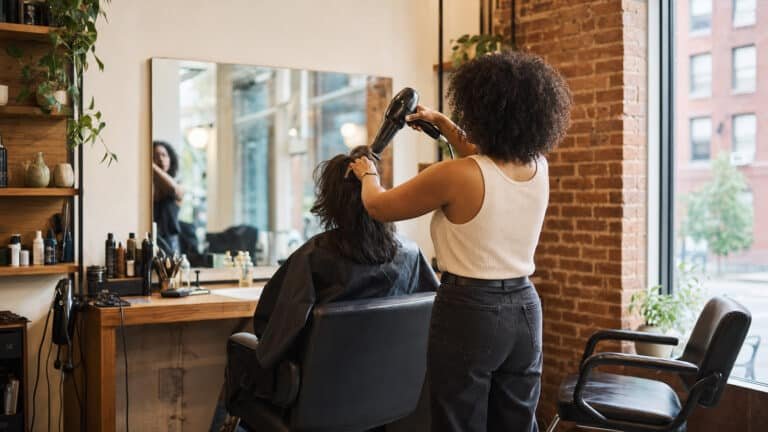 hairstylist back pain in Brooklyn treatment at Brooklyn Chiropractic Care Greenpoint