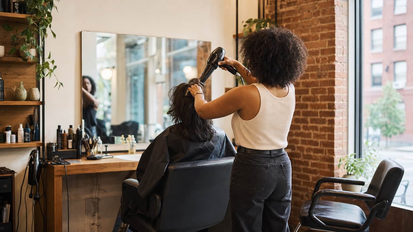 hairstylist back pain in Brooklyn treatment at Brooklyn Chiropractic Care Greenpoint